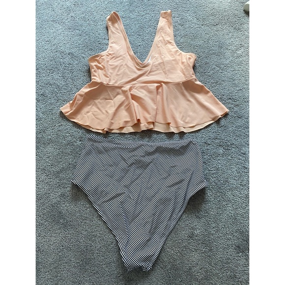 light pink low neck flow bikini top - Picture 2 of 2